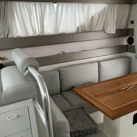 Yacht Miss Botel *
